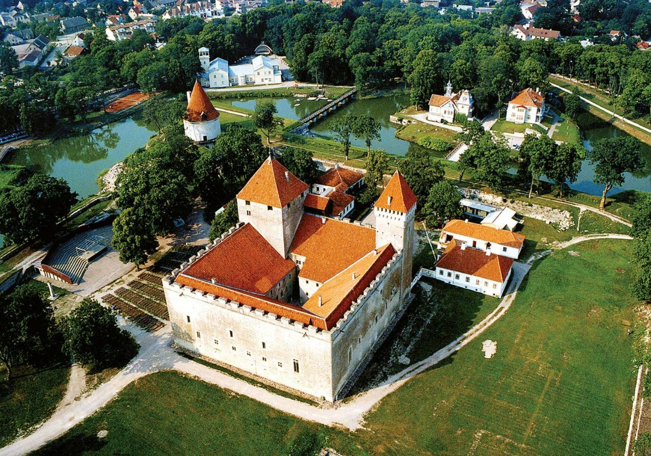 Cozy Summer House With Free Parking Near City Center & Beach Kuressaare Buitenkant foto