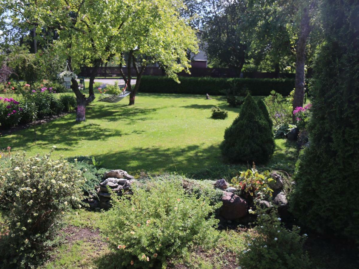 Cozy Summer House With Free Parking Near City Center & Beach Kuressaare Buitenkant foto