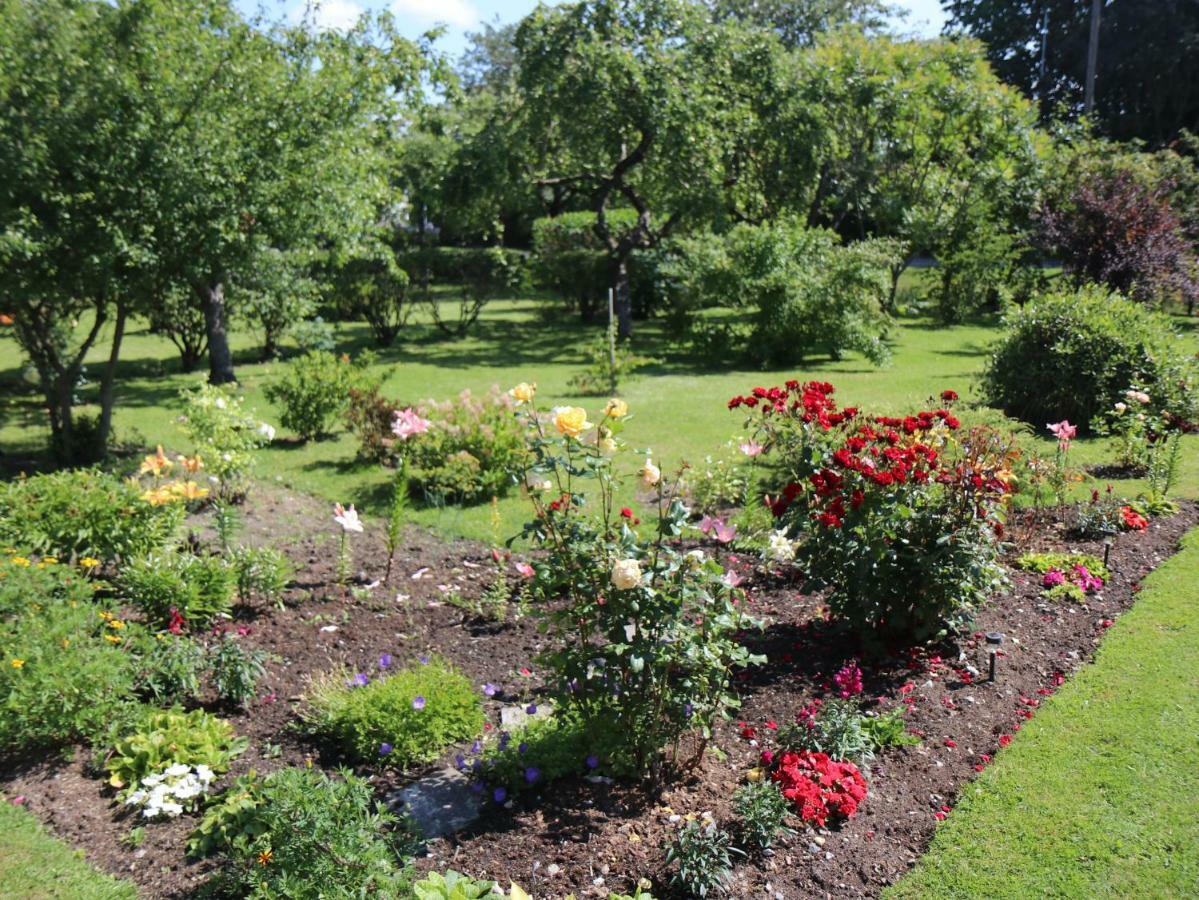 Cozy Summer House With Free Parking Near City Center & Beach Kuressaare Buitenkant foto