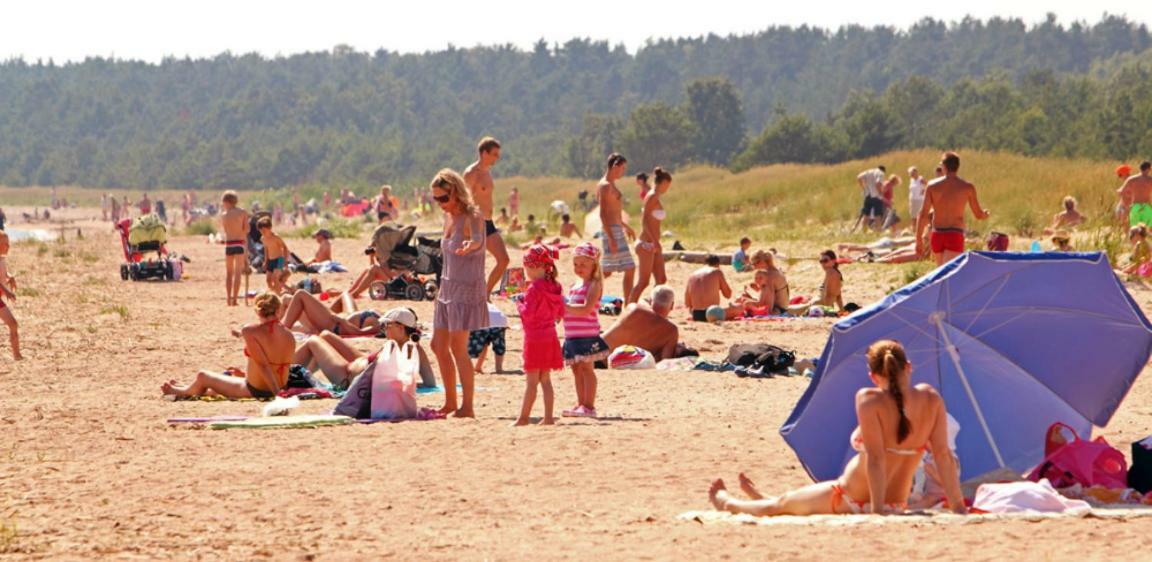 Cozy Summer House With Free Parking Near City Center & Beach Kuressaare Buitenkant foto