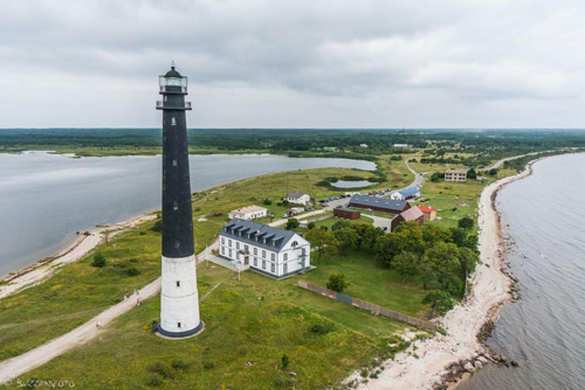 Cozy Summer House With Free Parking Near City Center & Beach Kuressaare Buitenkant foto